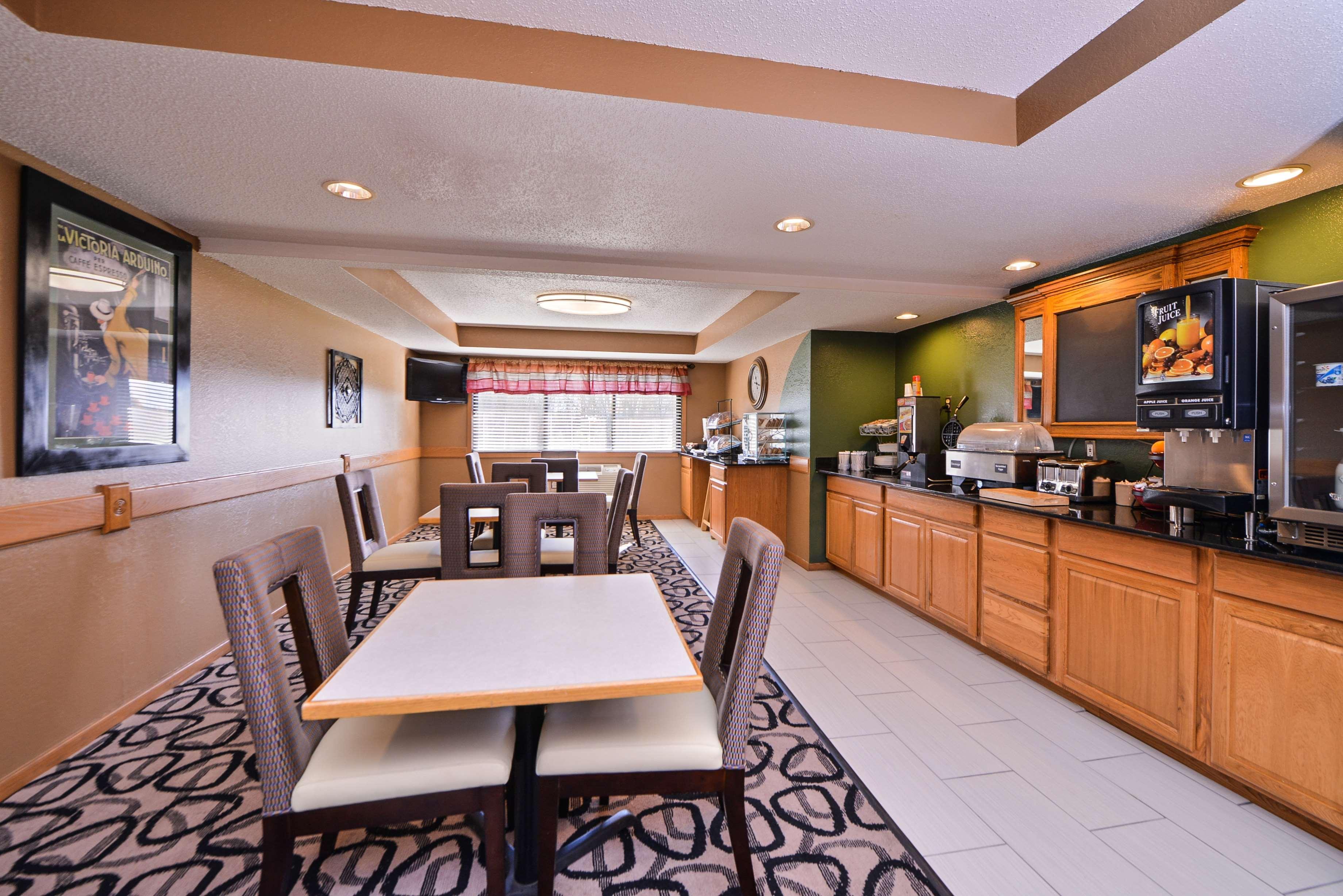 Best Western Germantown Inn Bagian luar foto