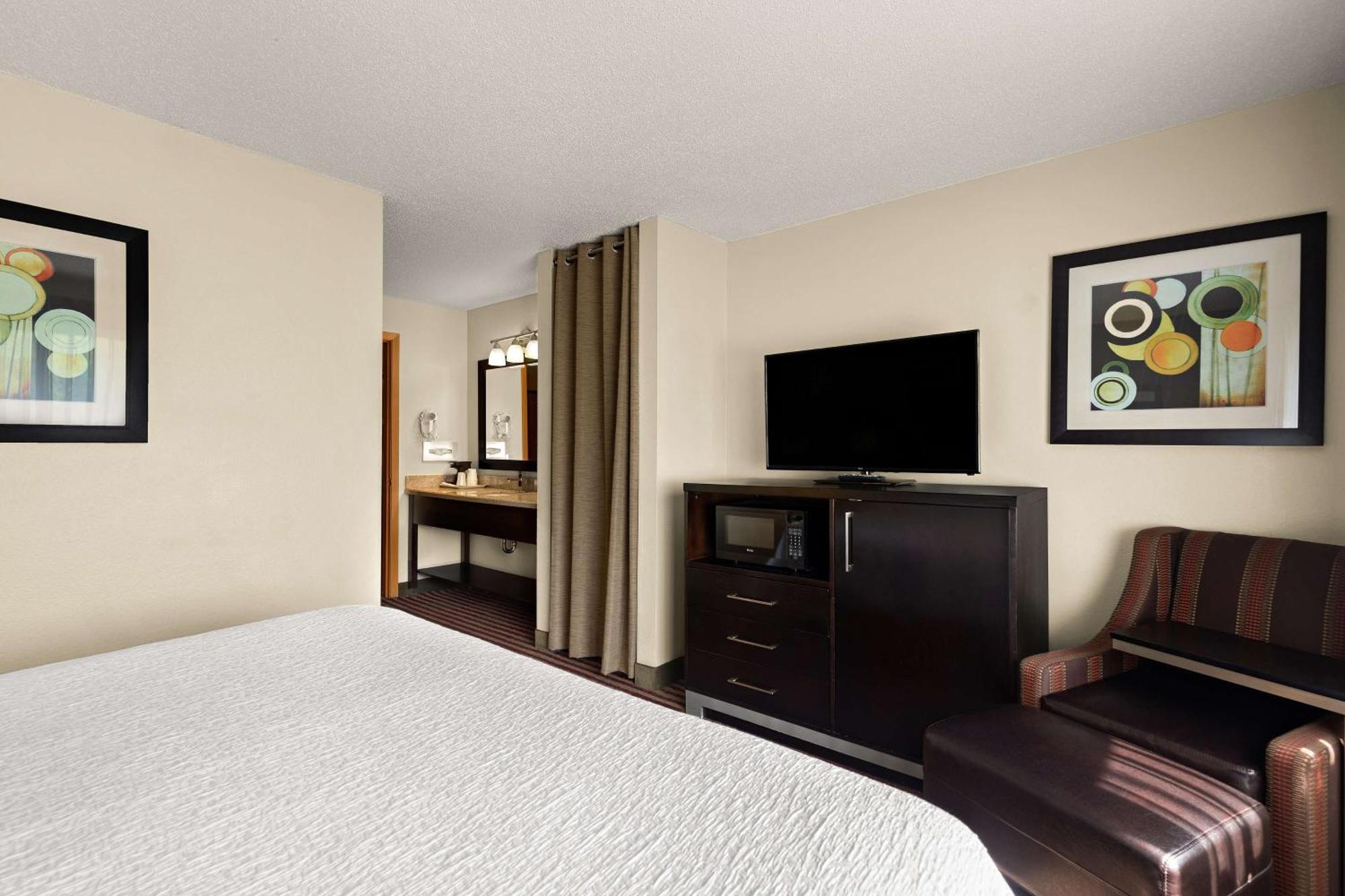 Best Western Germantown Inn Bagian luar foto