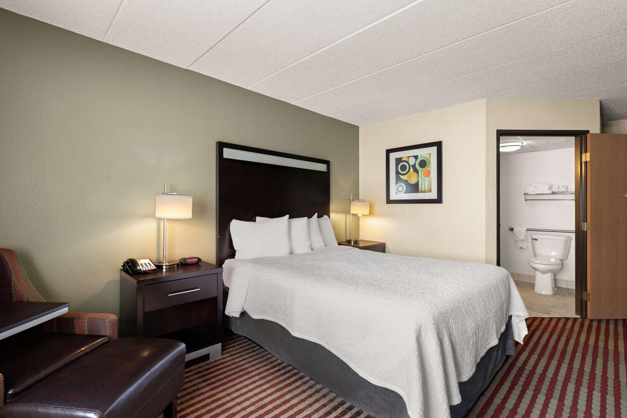 Best Western Germantown Inn Bagian luar foto