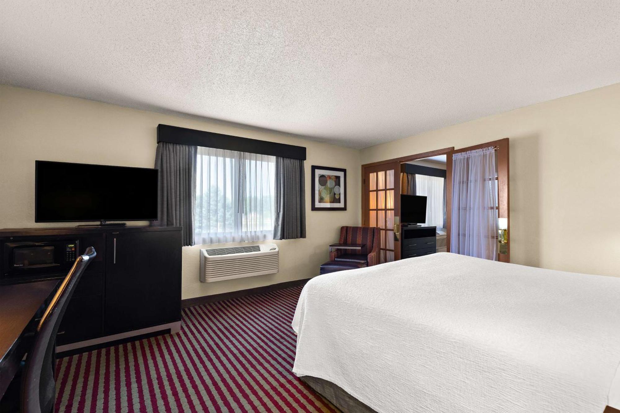 Best Western Germantown Inn Bagian luar foto